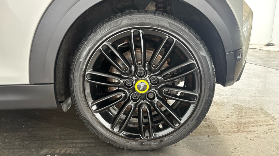MINI HATCHBACK Image 18