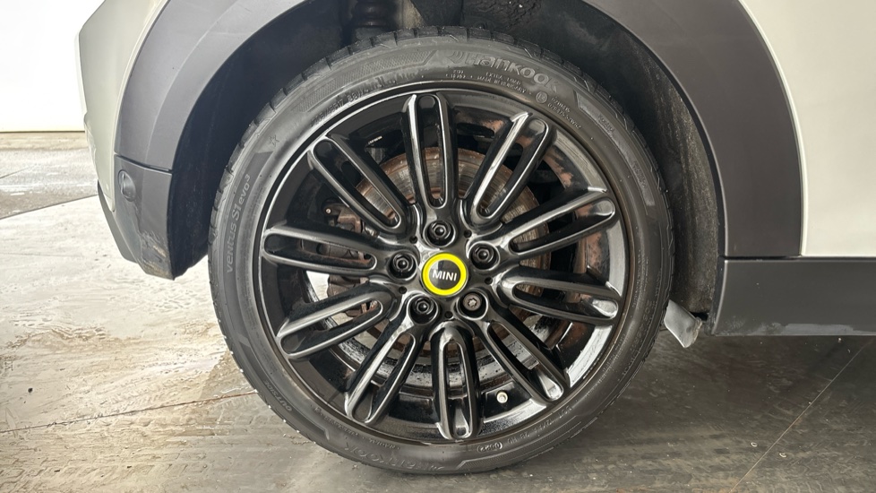 MINI HATCHBACK Image 19