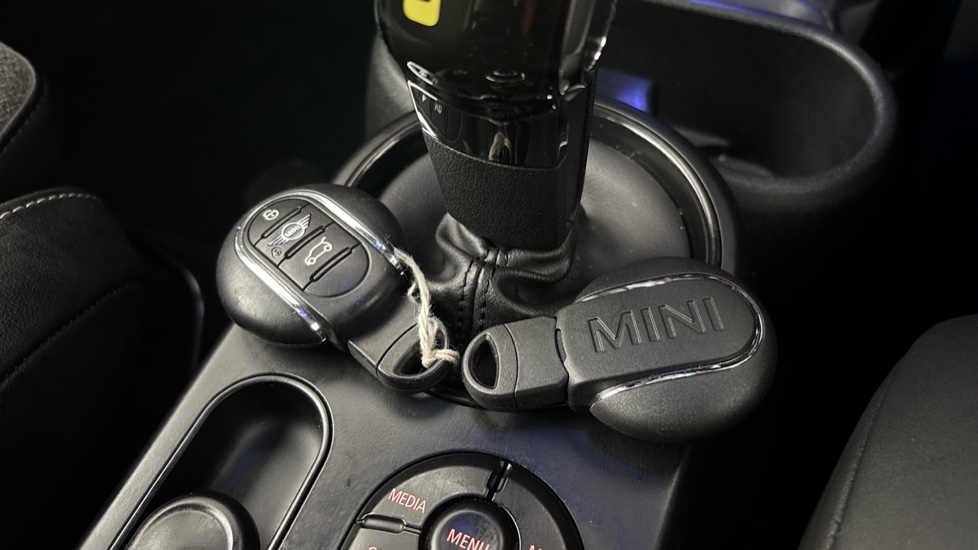 MINI HATCHBACK 2 keys available