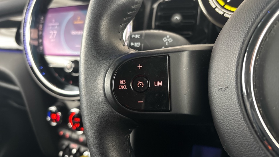 MINI HATCHBACK Cruise control