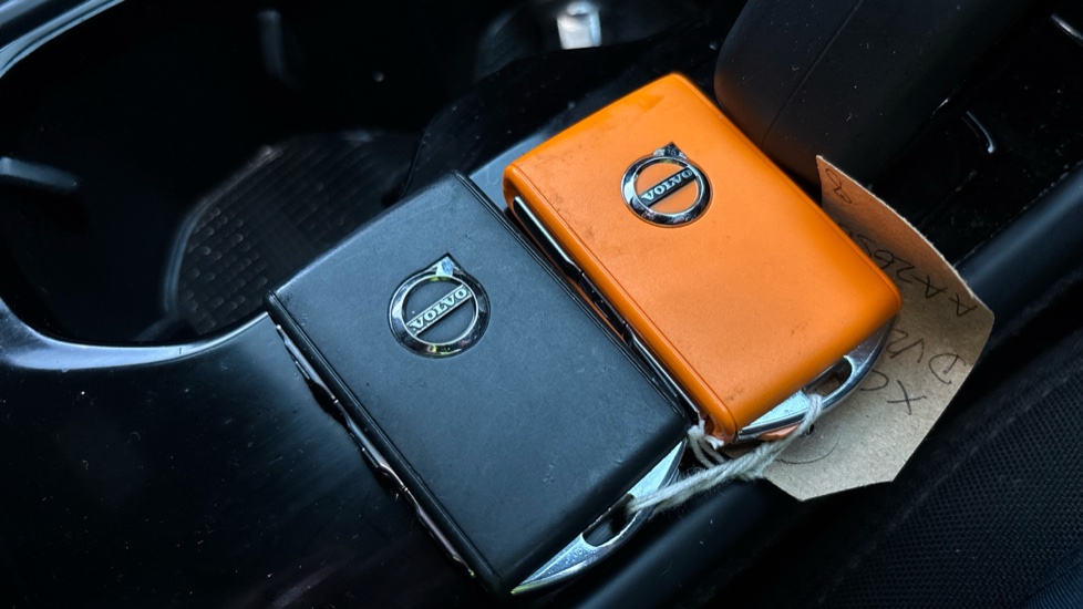 VOLVO XC40 2 keys