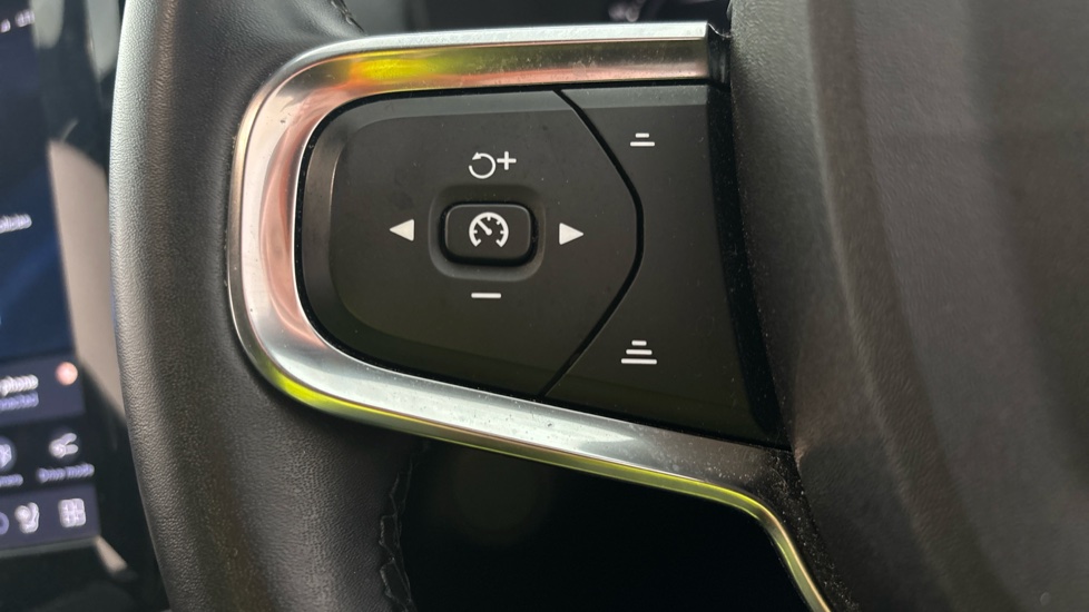 VOLVO XC40 cruise control