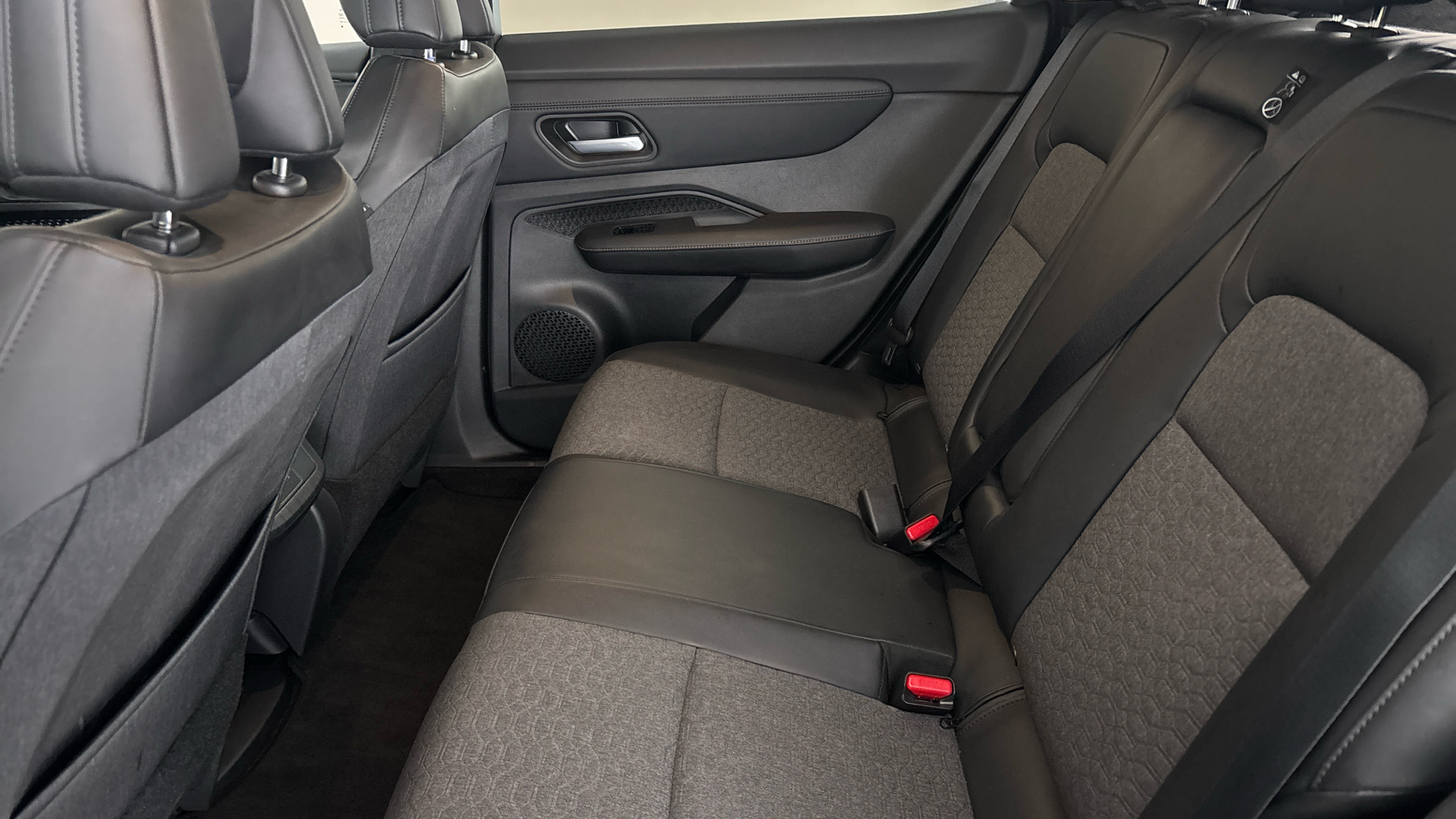 4020611 178kW Advance 87kWh 22kWCh 5dr Auto [Sky Pack]