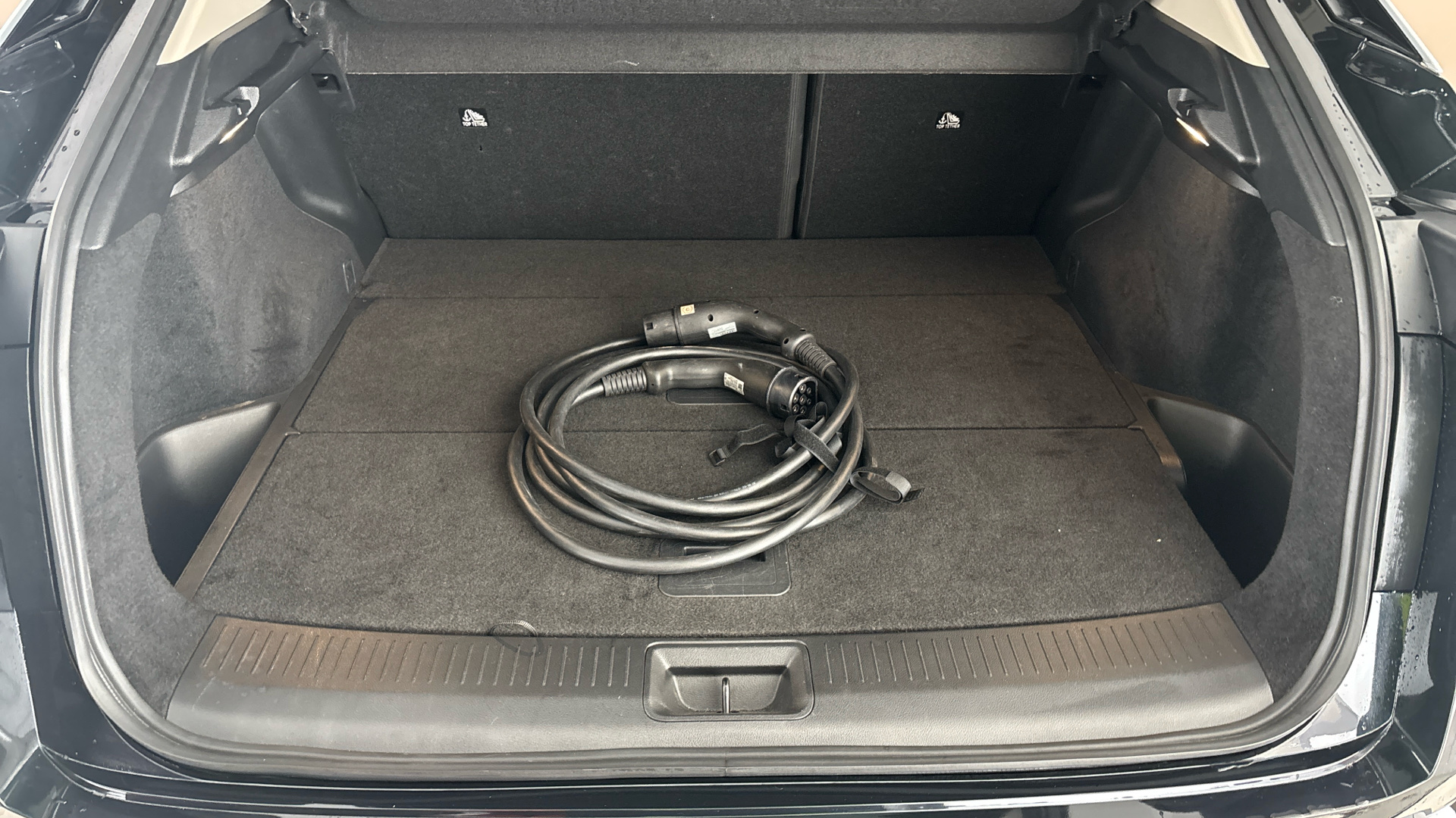 4020611 178kW Advance 87kWh 22kWCh 5dr Auto [Sky Pack]