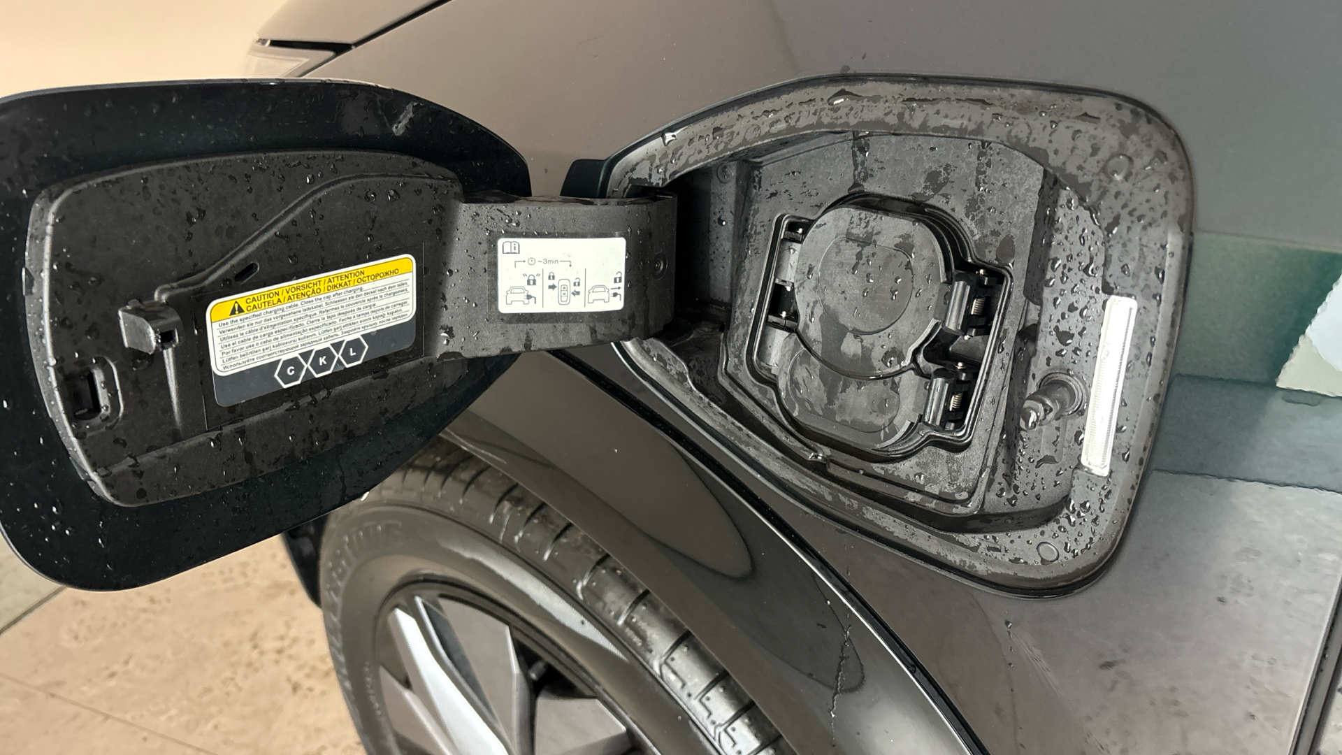 4020611 178kW Advance 87kWh 22kWCh 5dr Auto [Sky Pack]