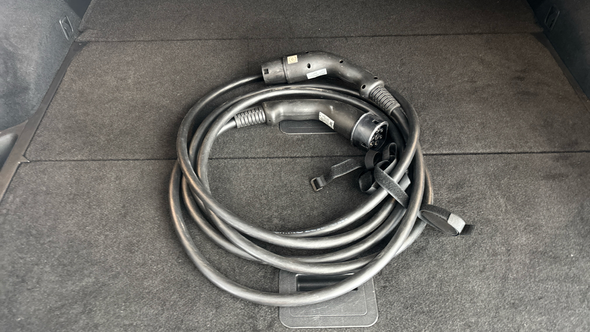 4020611 178kW Advance 87kWh 22kWCh 5dr Auto [Sky Pack]