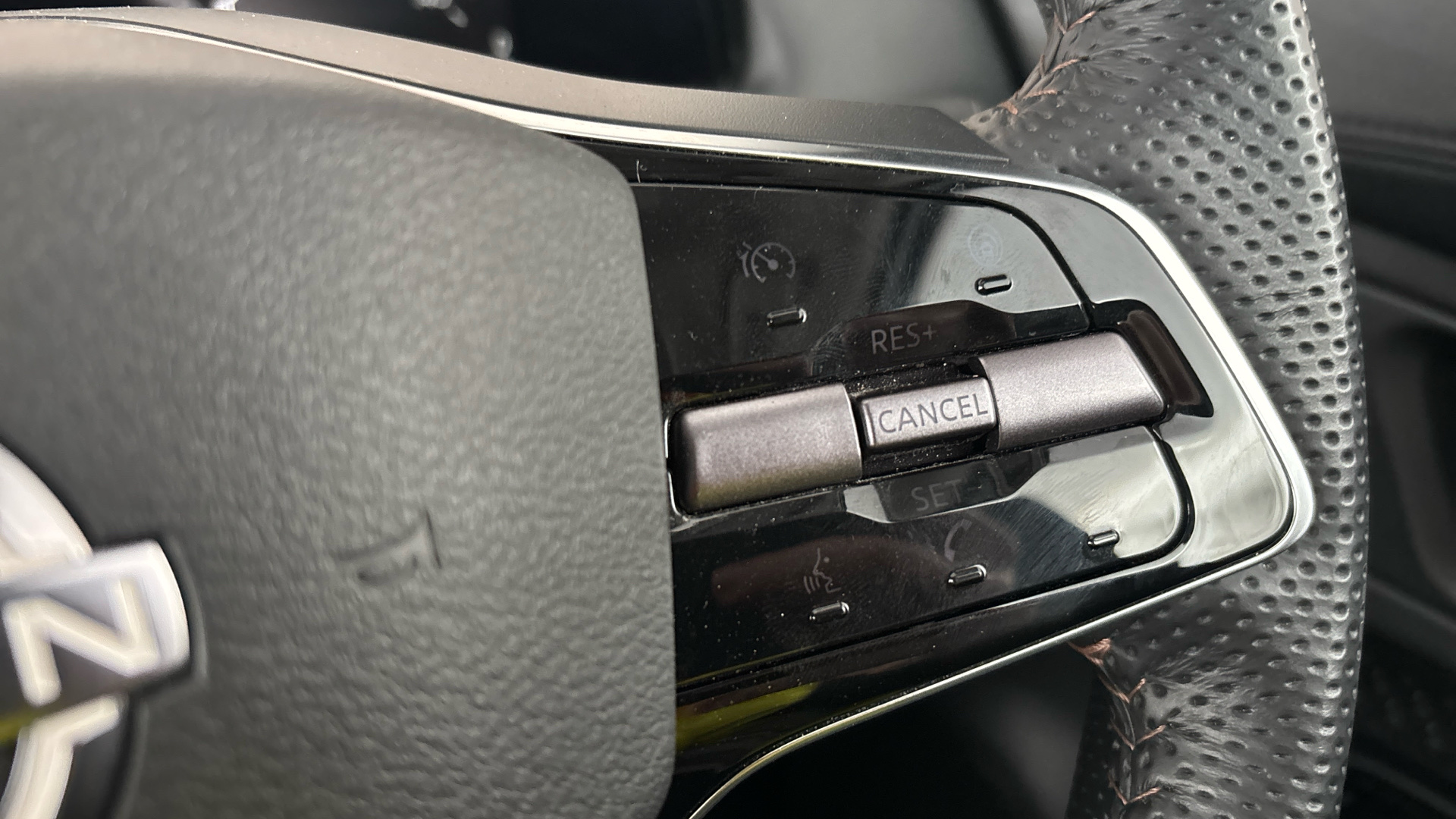 4020611 178kW Advance 87kWh 22kWCh 5dr Auto [Sky Pack]