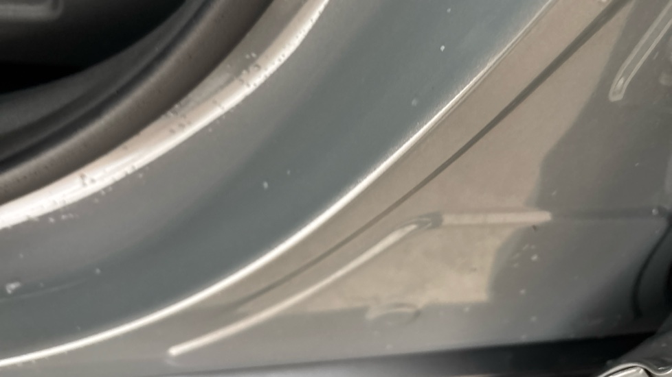 HYUNDAI KONA scratches