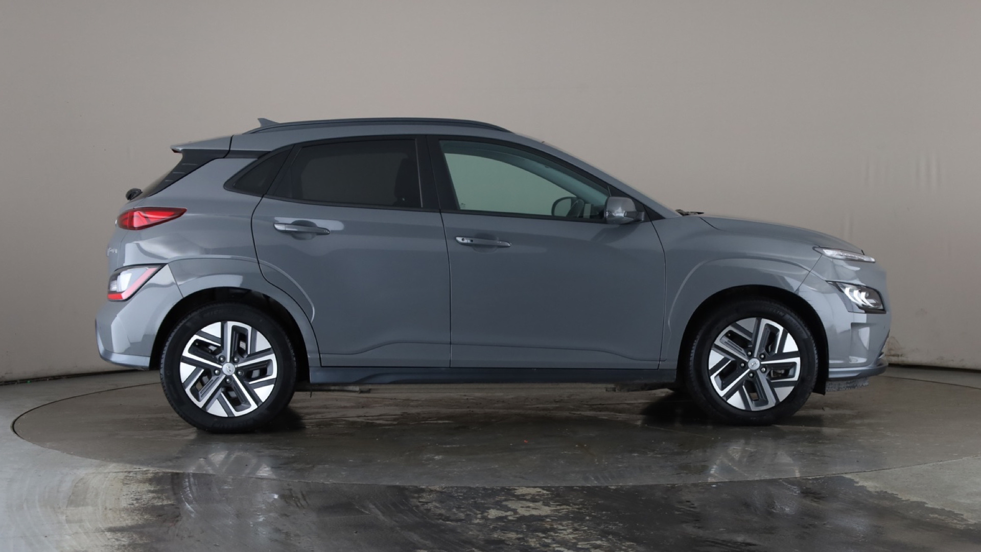 4020796 150kW Premium 64kWh 5dr Auto