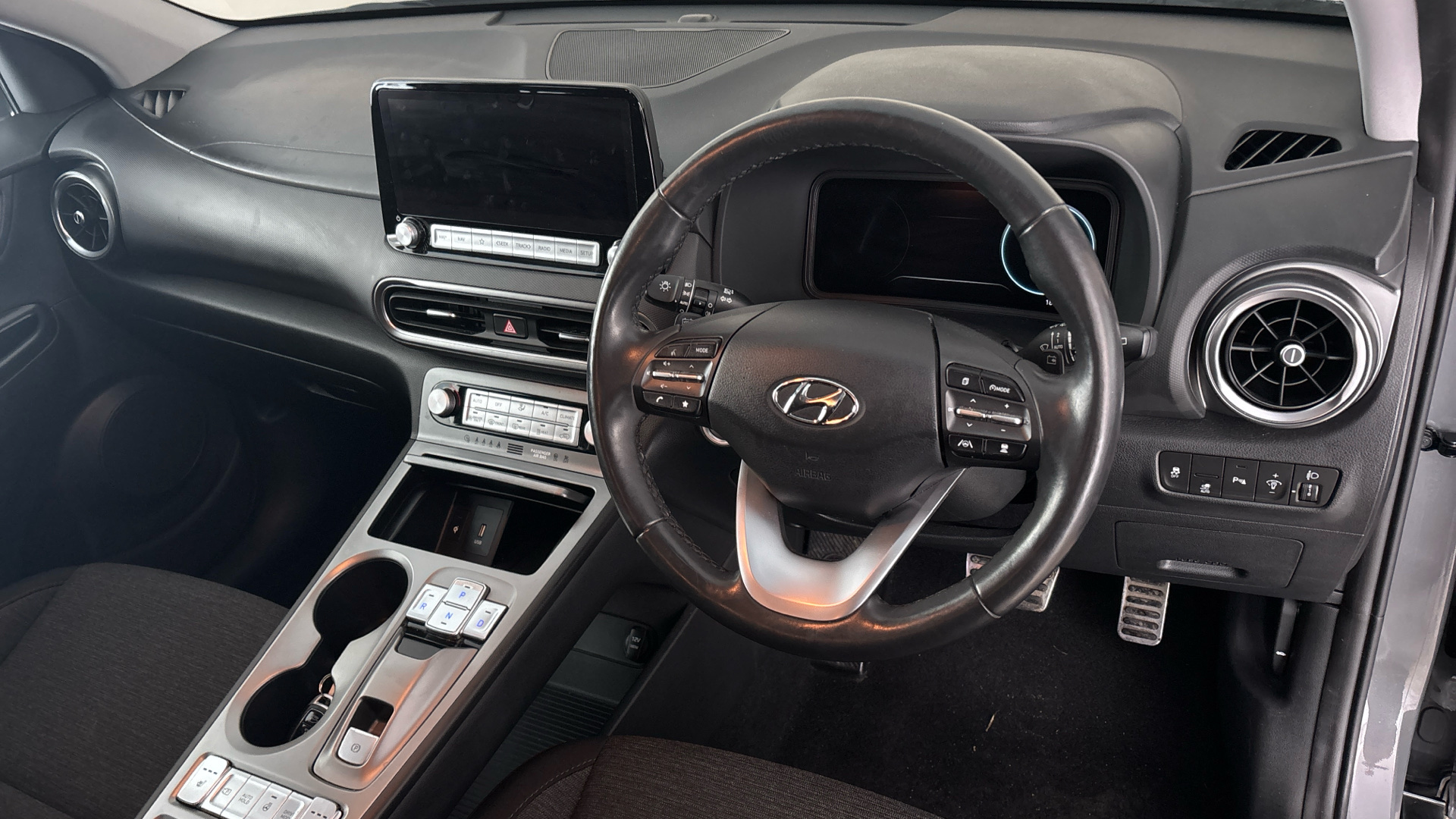 4020796 150kW Premium 64kWh 5dr Auto