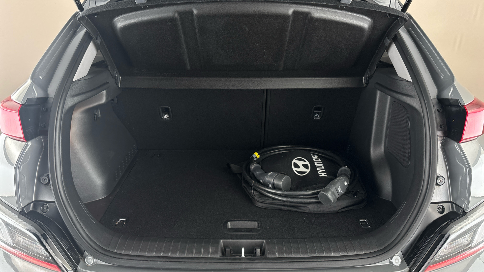 4020796 150kW Premium 64kWh 5dr Auto