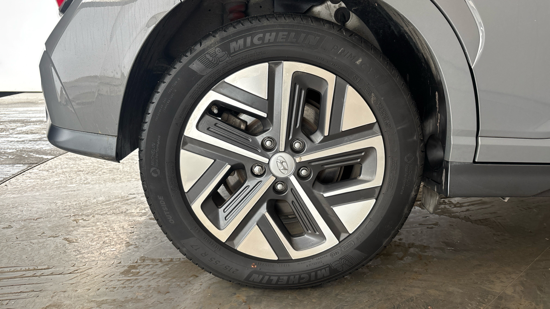 4020796 150kW Premium 64kWh 5dr Auto