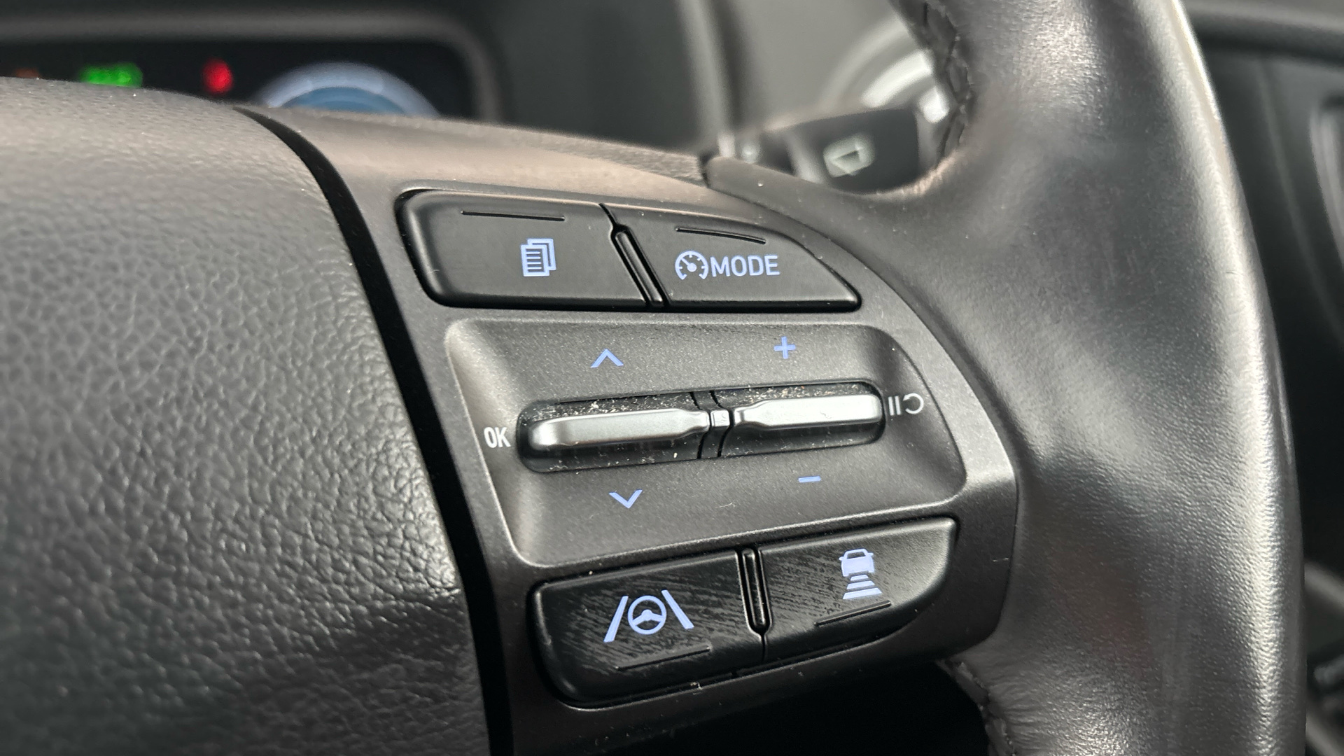 4020796 150kW Premium 64kWh 5dr Auto