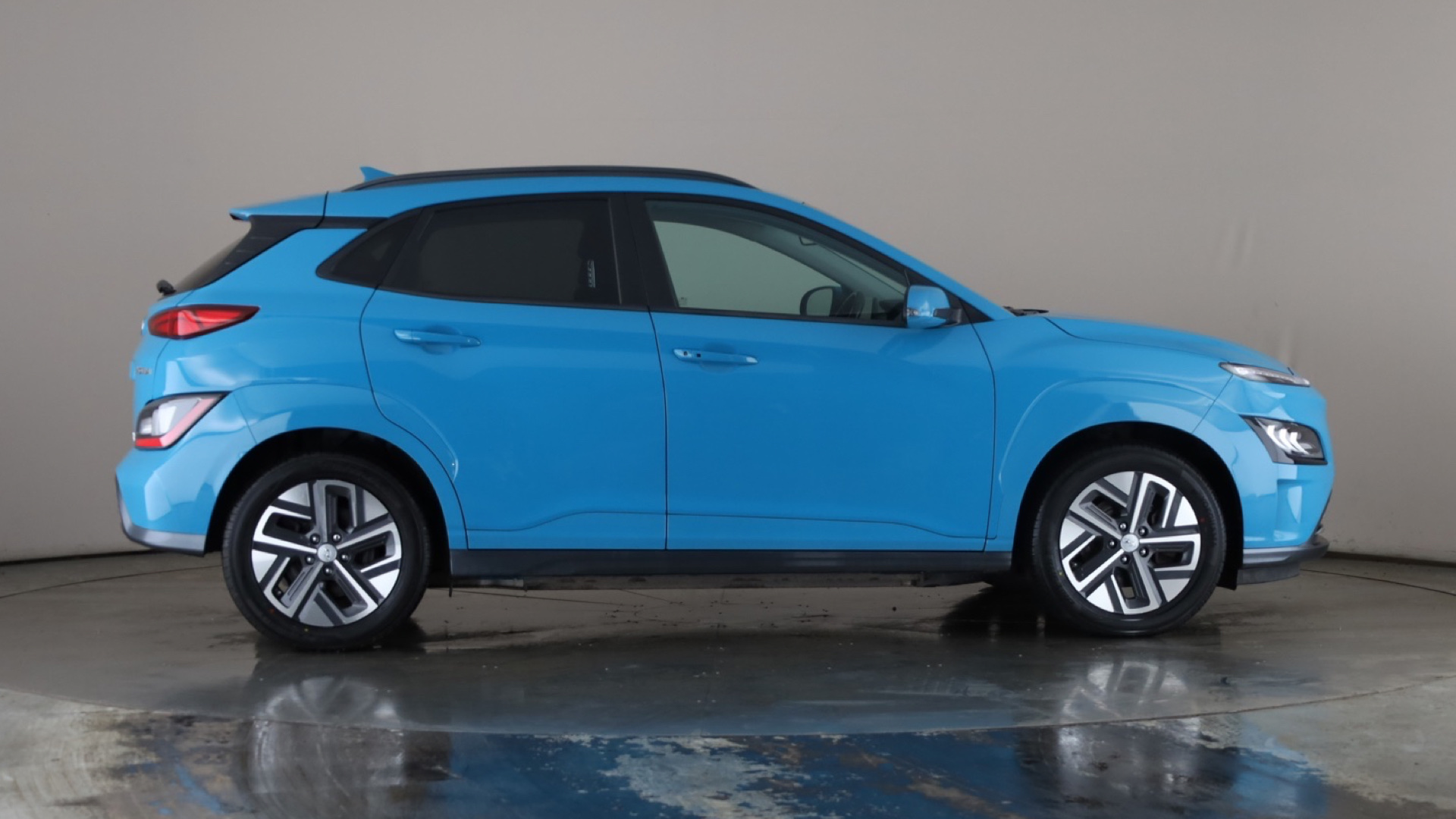 4020699 150kW Premium 64kWh 5dr Auto