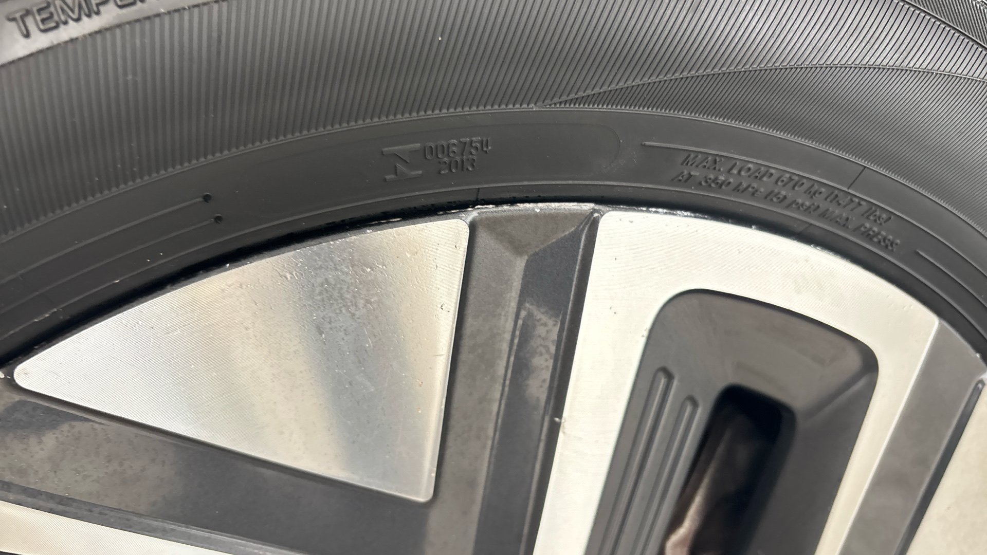 4020699 150kW Premium 64kWh 5dr Auto