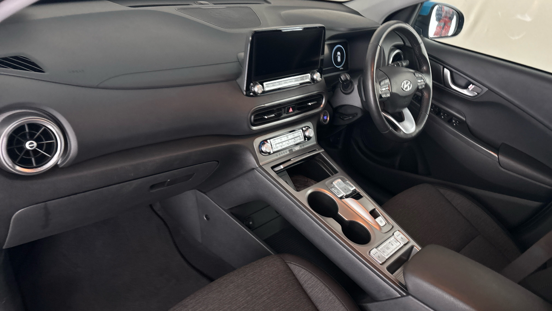 4020699 150kW Premium 64kWh 5dr Auto