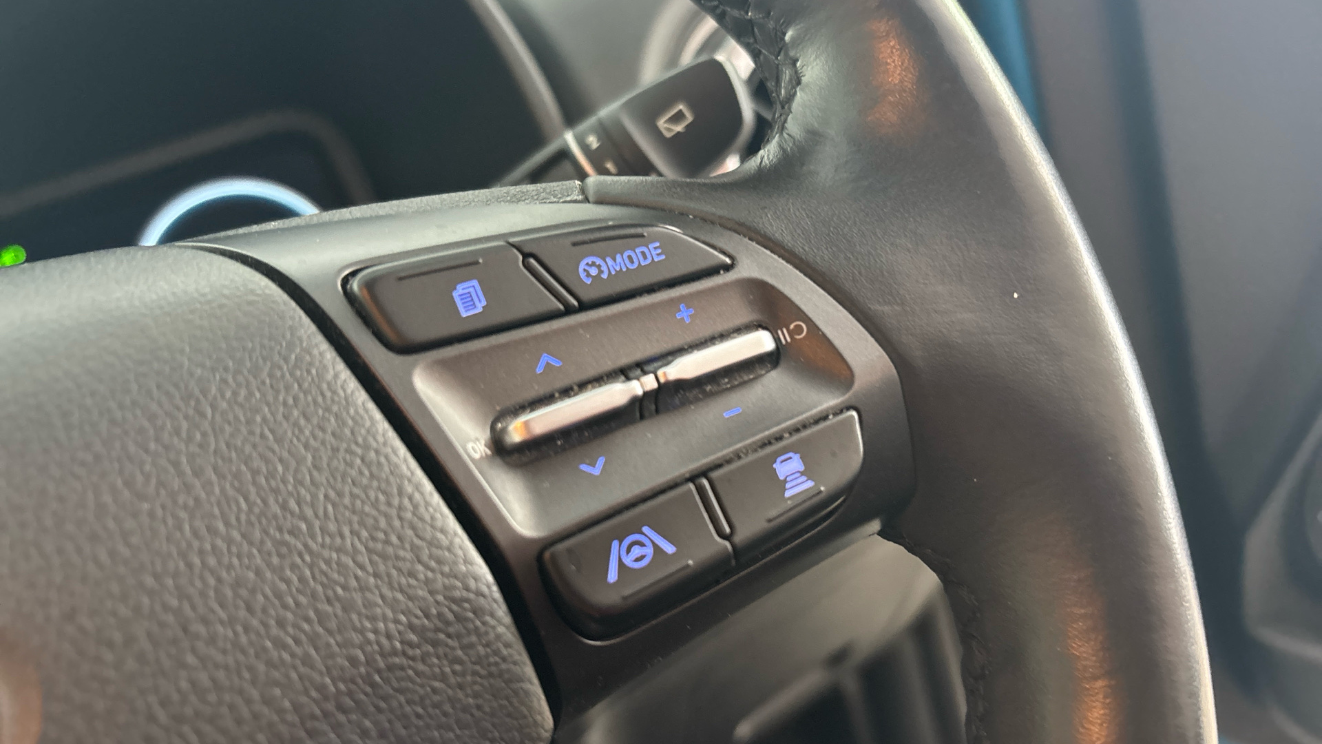 4020699 150kW Premium 64kWh 5dr Auto