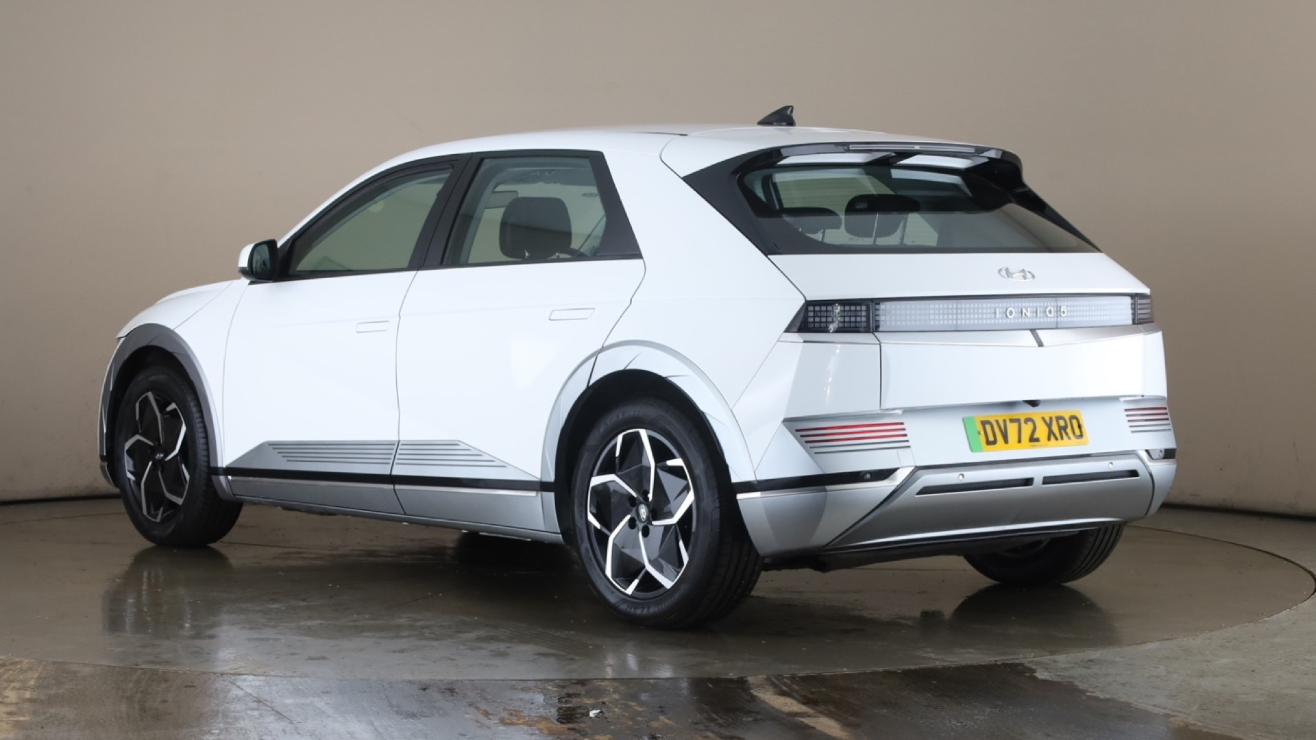 4058400 160kW Premium 73 kWh 5dr Auto