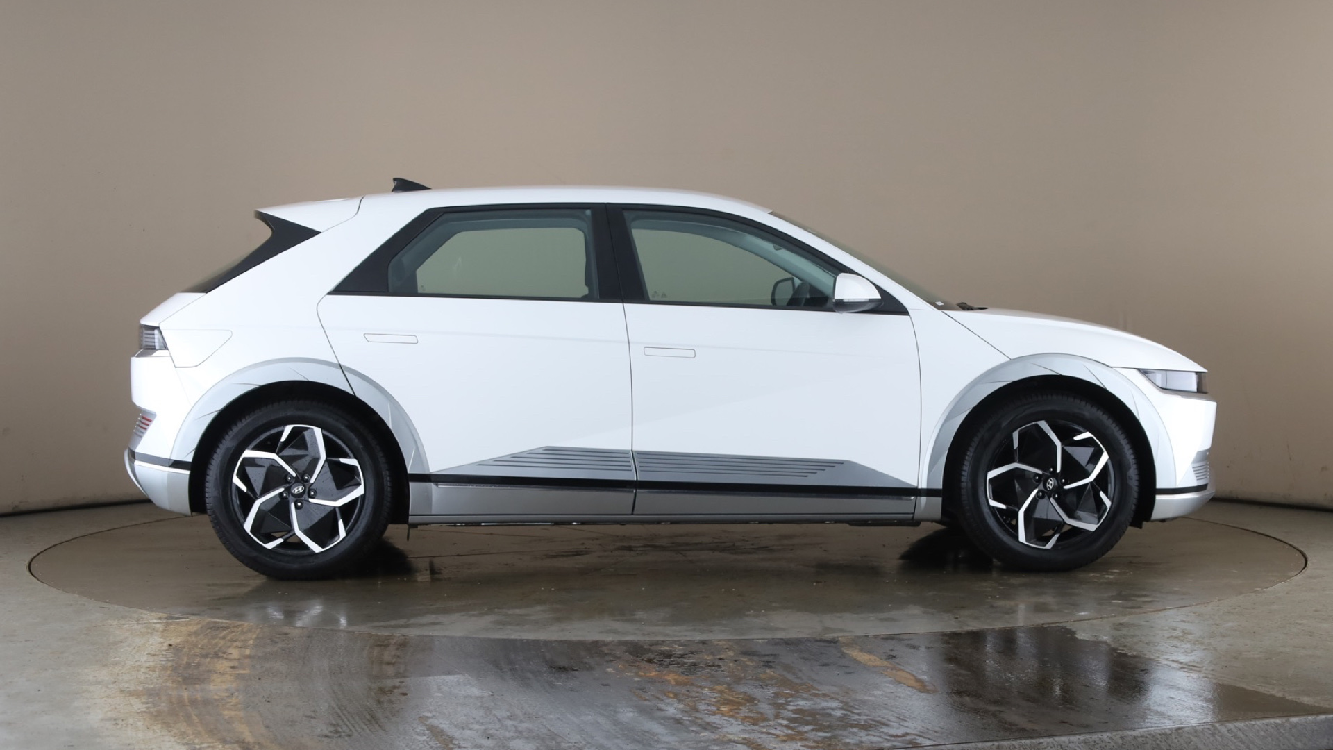 4058400 160kW Premium 73 kWh 5dr Auto