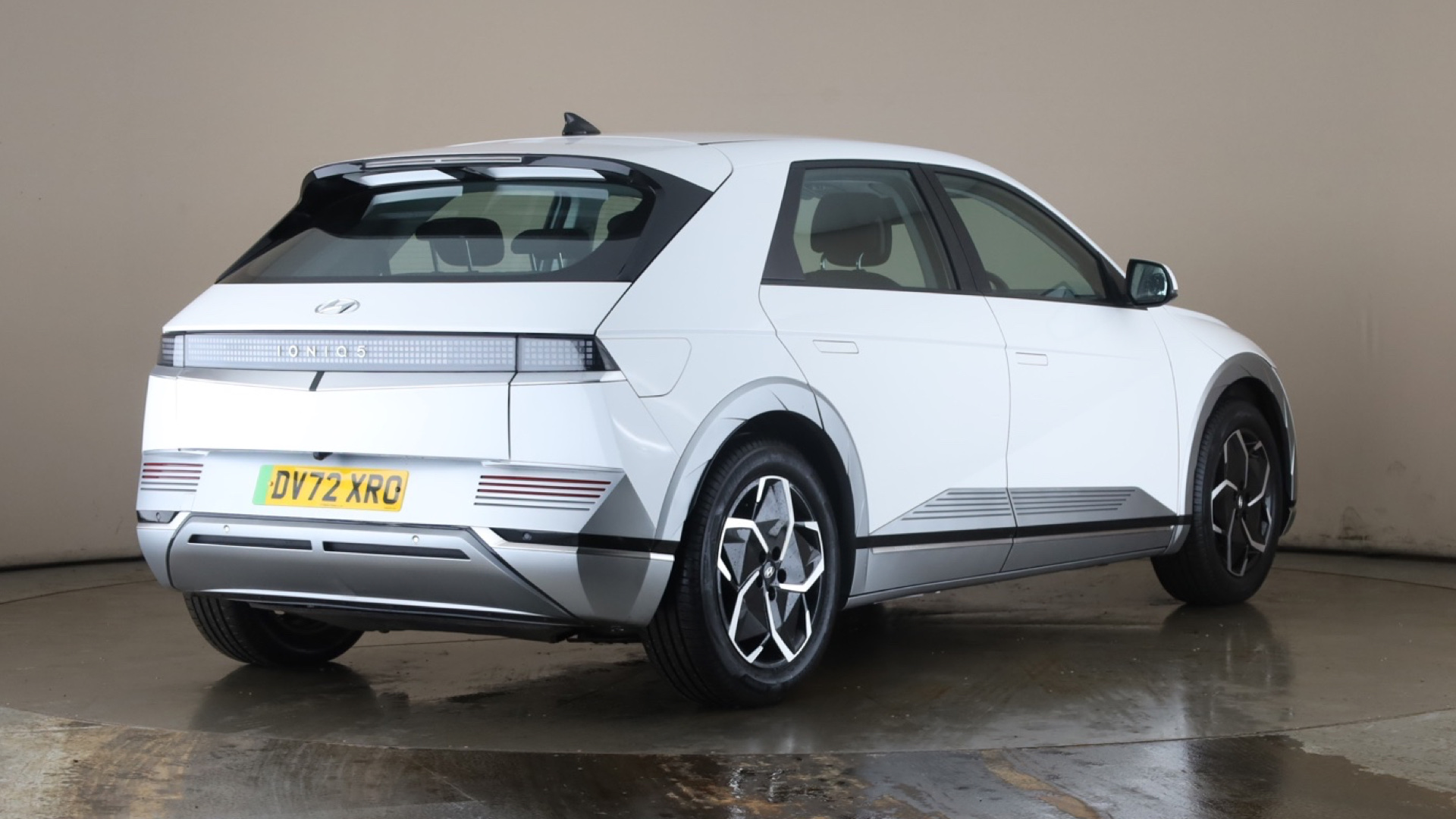 4058400 160kW Premium 73 kWh 5dr Auto