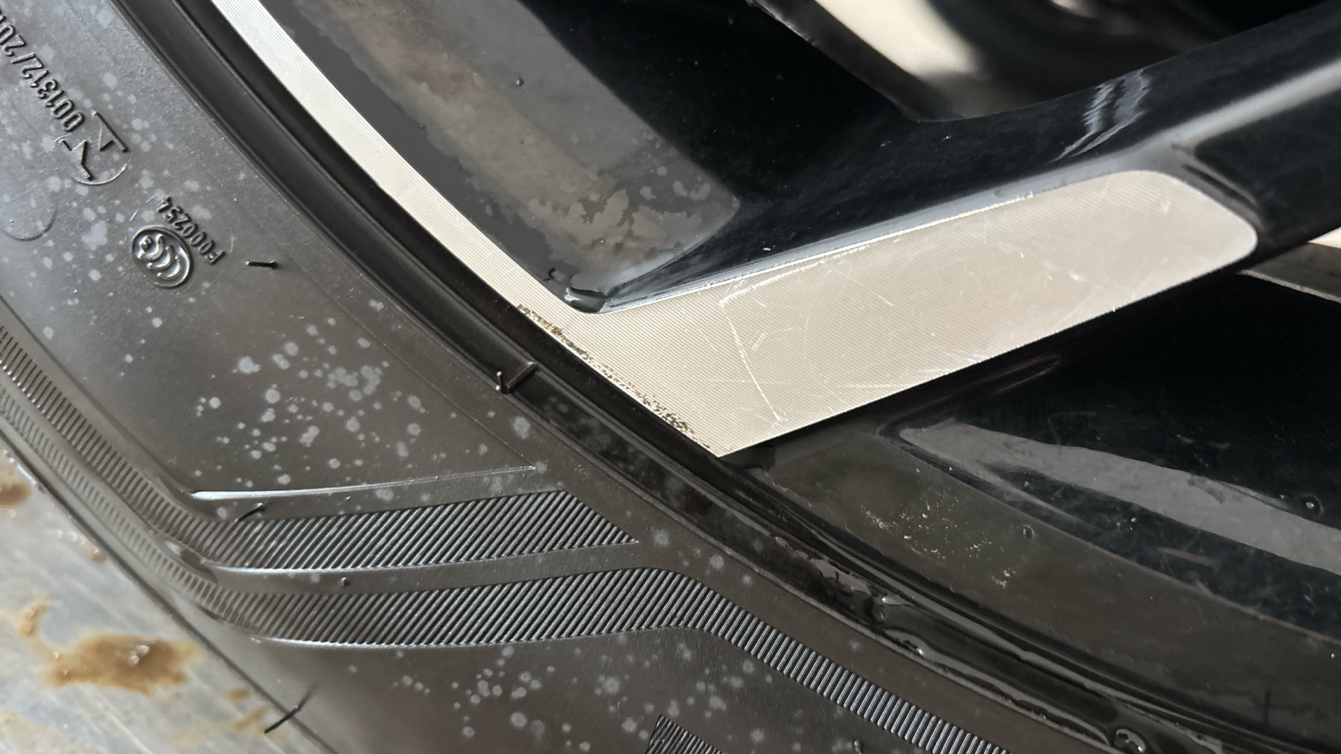 4058400 160kW Premium 73 kWh 5dr Auto