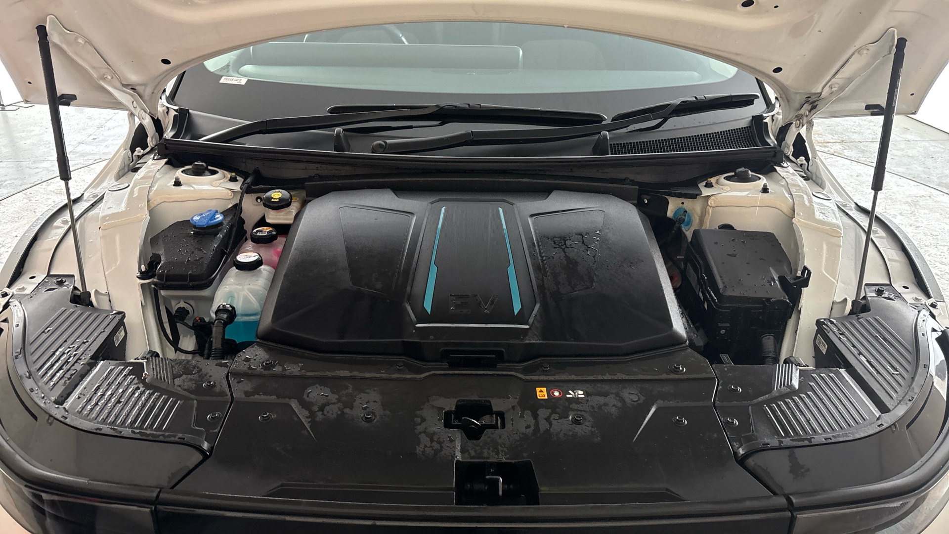 4058400 160kW Premium 73 kWh 5dr Auto