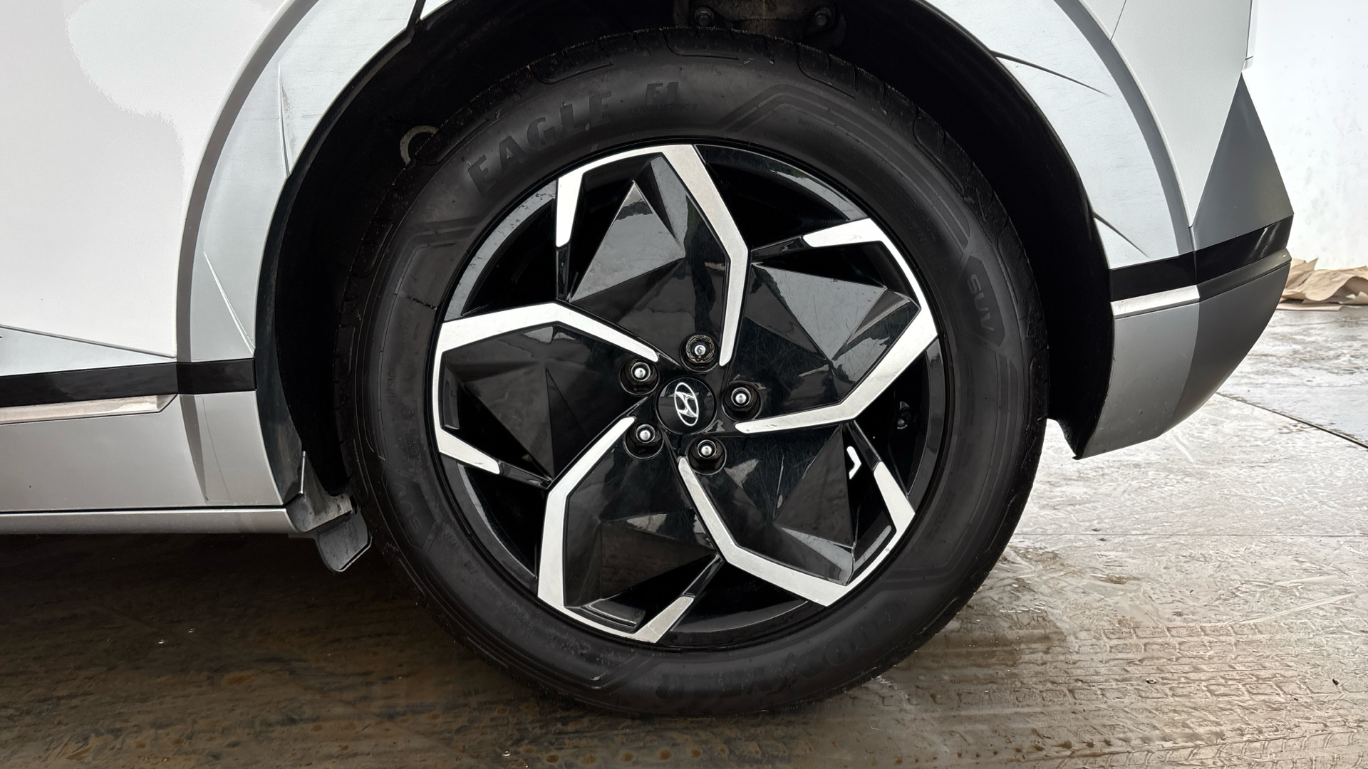 4058400 160kW Premium 73 kWh 5dr Auto