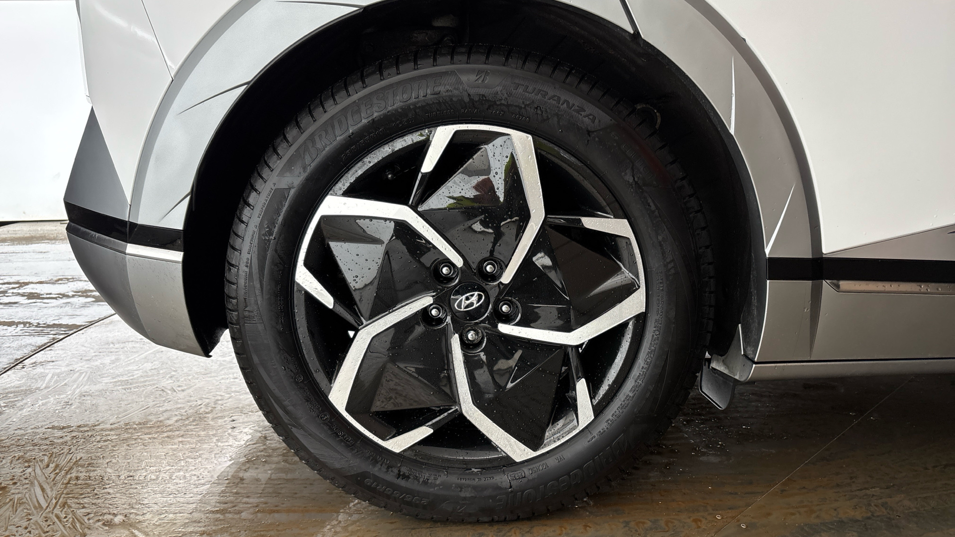 4058400 160kW Premium 73 kWh 5dr Auto