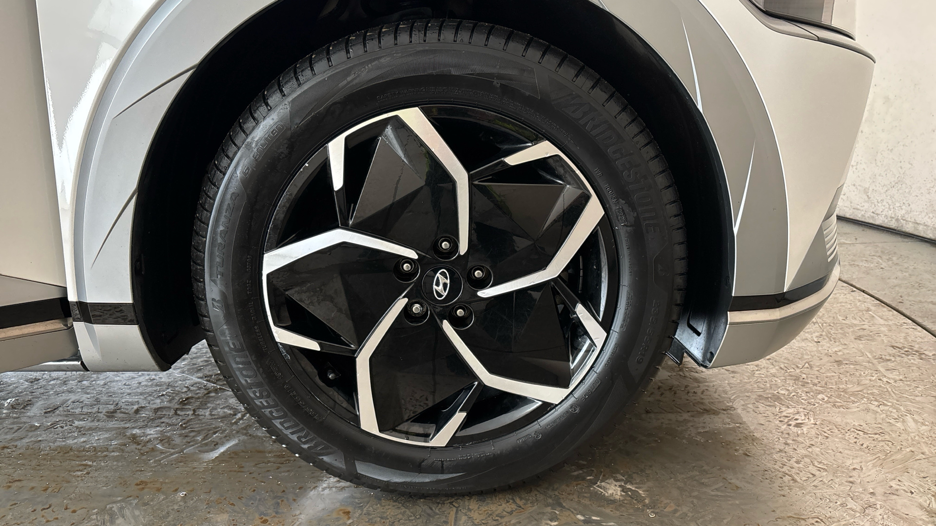 4058400 160kW Premium 73 kWh 5dr Auto