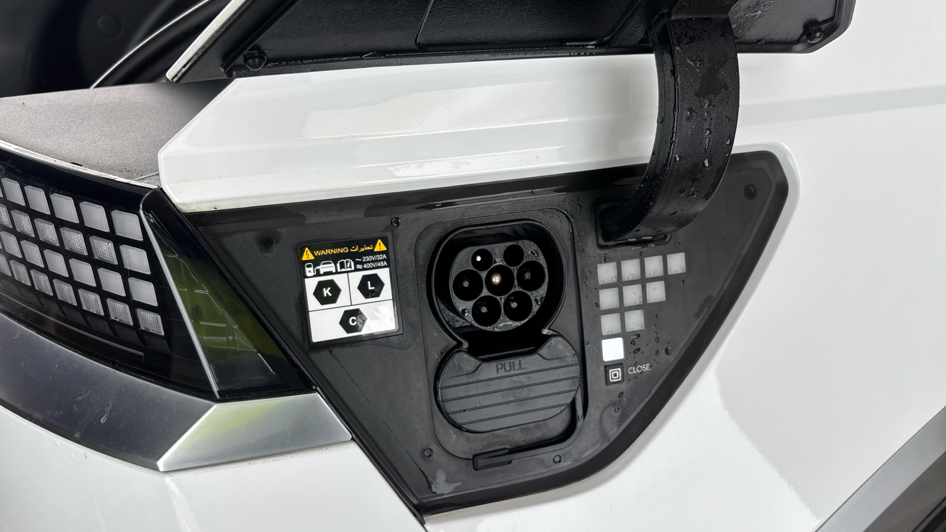 4058400 160kW Premium 73 kWh 5dr Auto