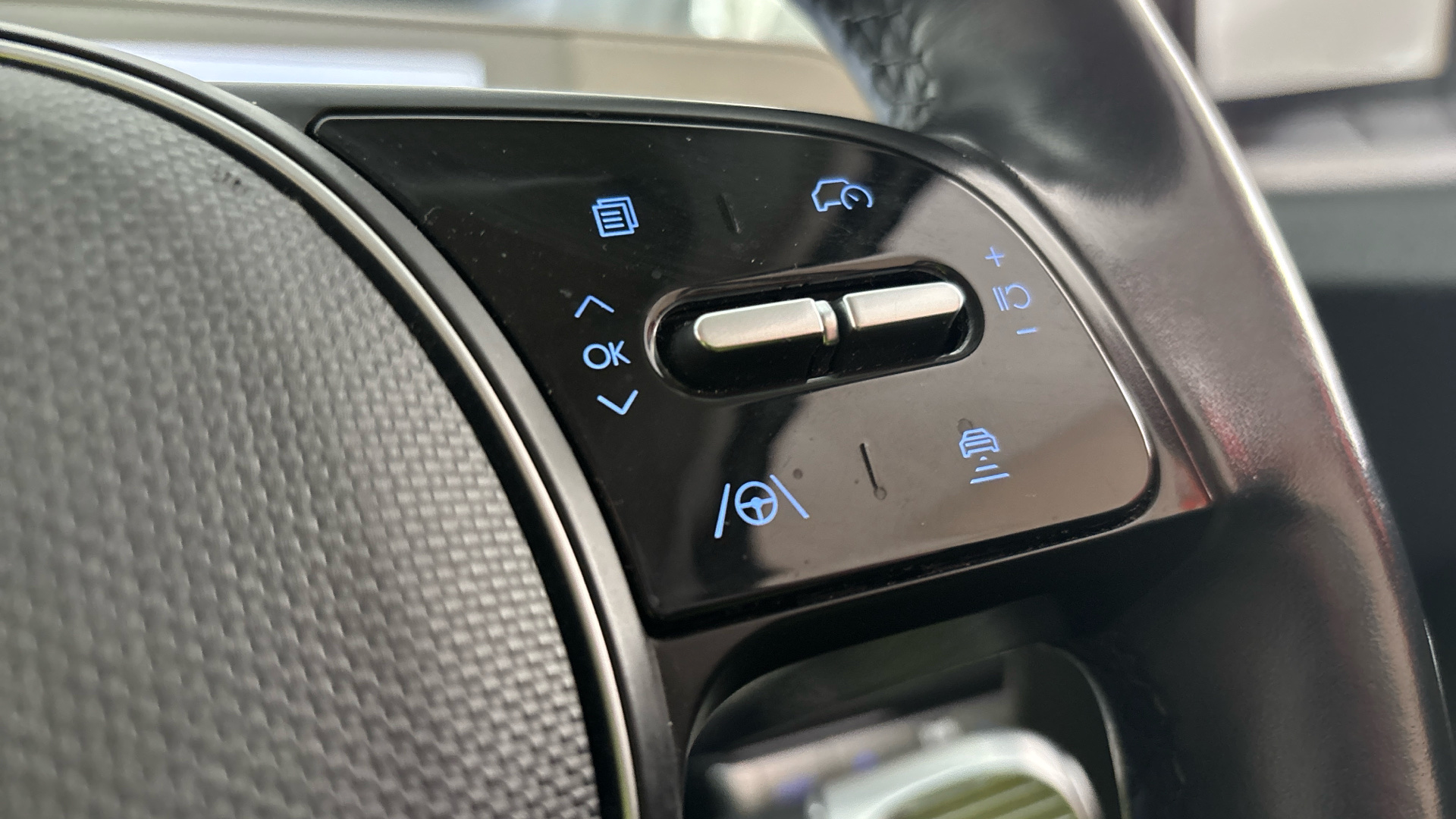 4058400 160kW Premium 73 kWh 5dr Auto