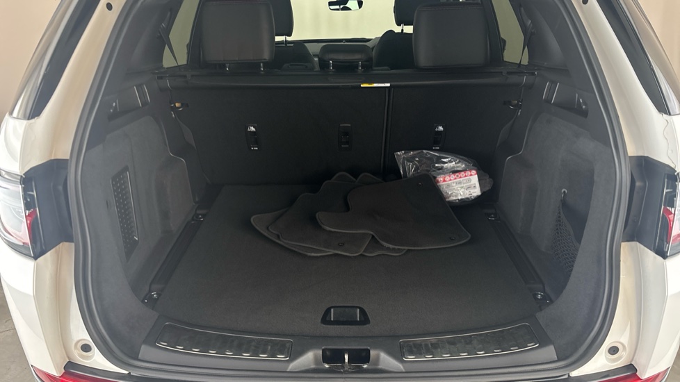 LAND ROVER DISCOVERY SPORT Image 15