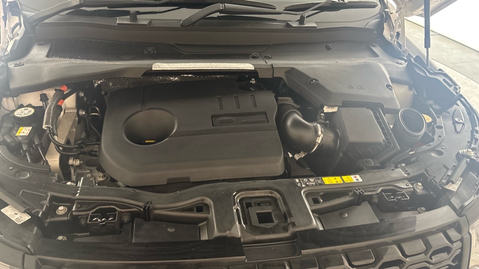 LAND ROVER DISCOVERY SPORT Image 16