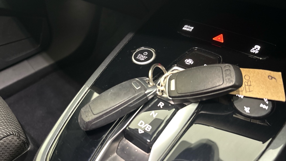 AUDI Q4 2 keys