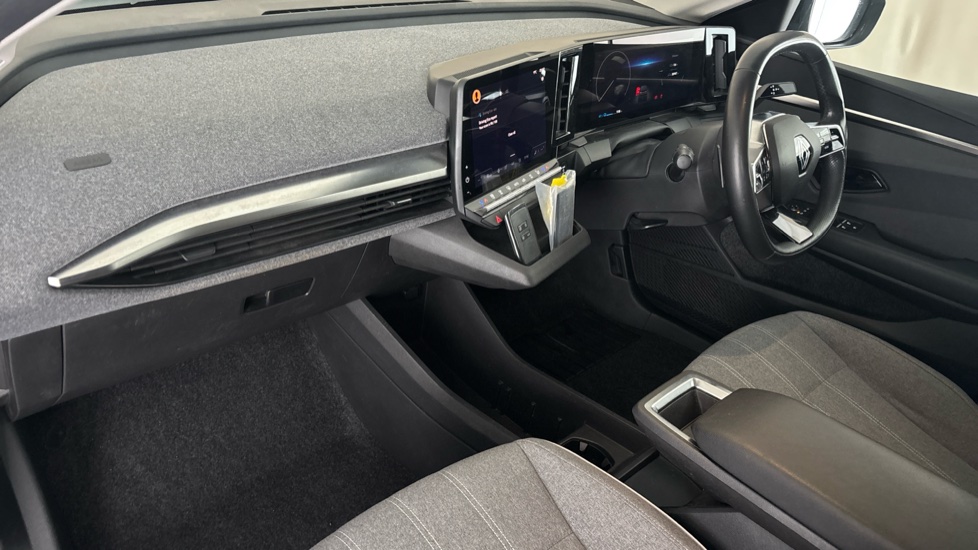 RENAULT MEGANE E-TECH Image 10
