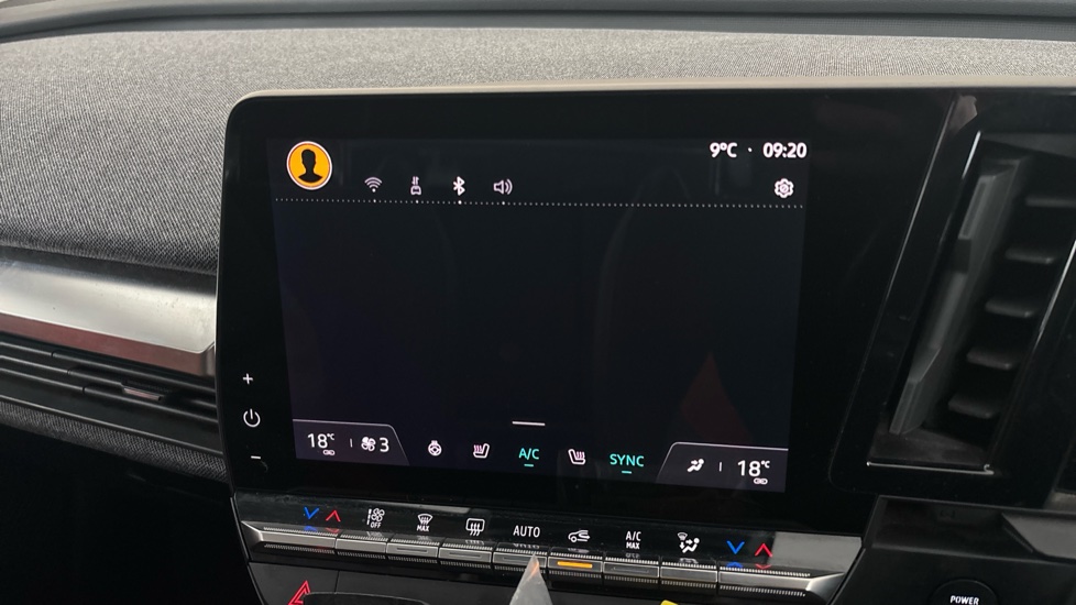 RENAULT MEGANE E-TECH Image 12