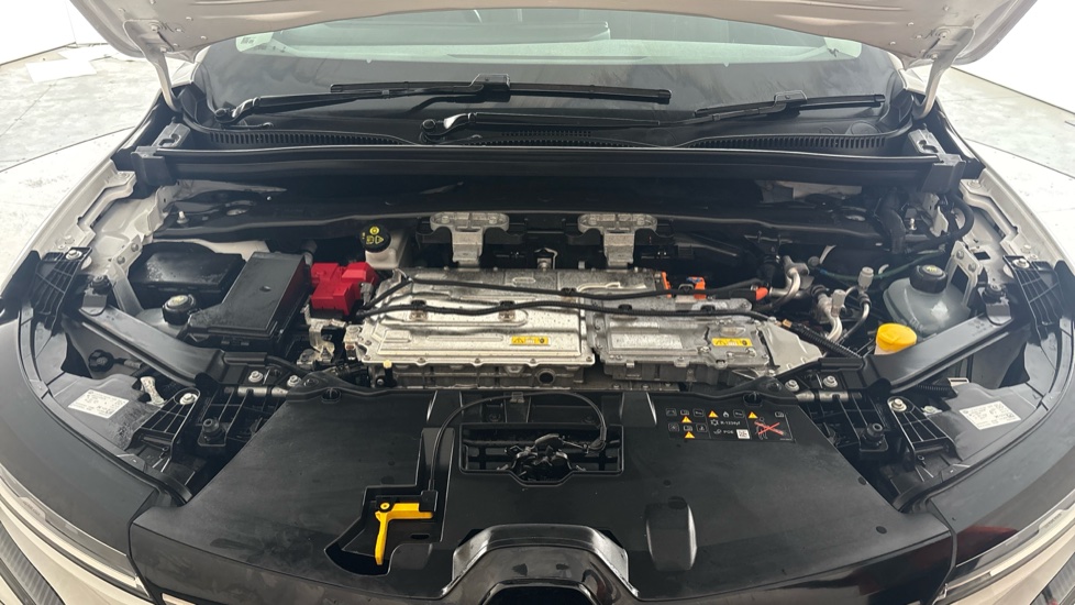 RENAULT MEGANE E-TECH Image 16