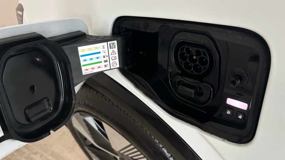 RENAULT MEGANE E-TECH Image 21