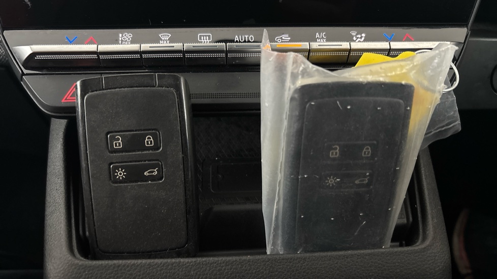 RENAULT MEGANE E-TECH 2 keys