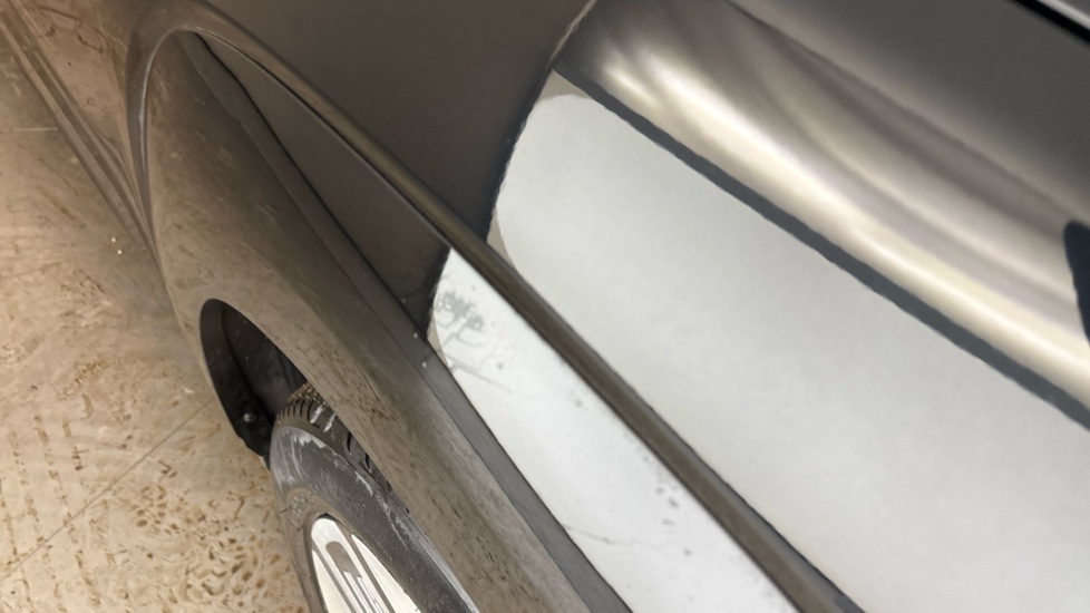 HYUNDAI KONA dent