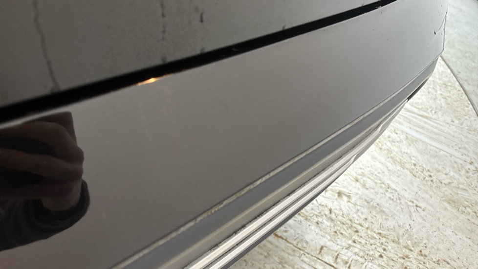 HYUNDAI KONA scratches