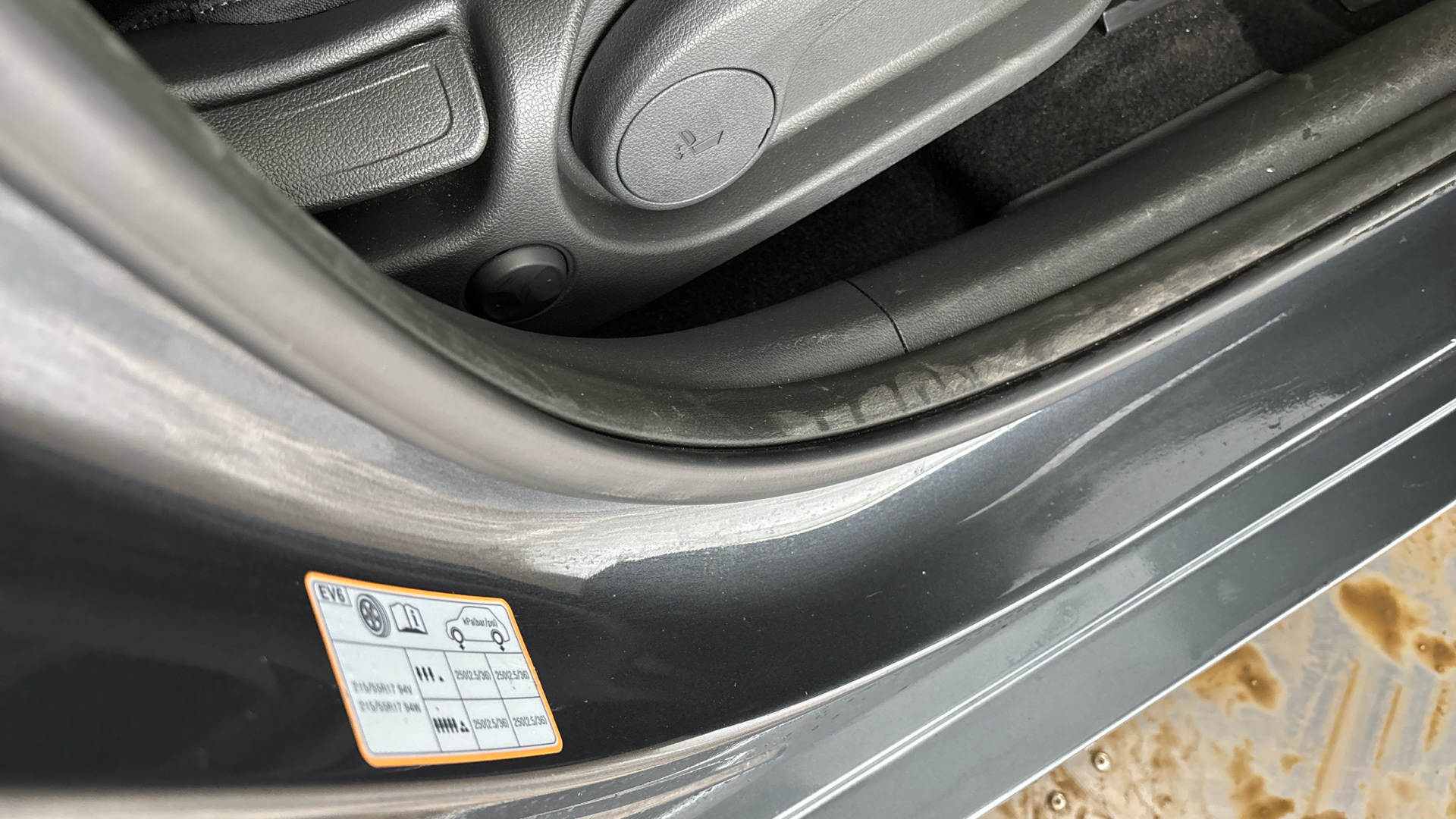 4060352 150kW Premium 64kWh 5dr Auto