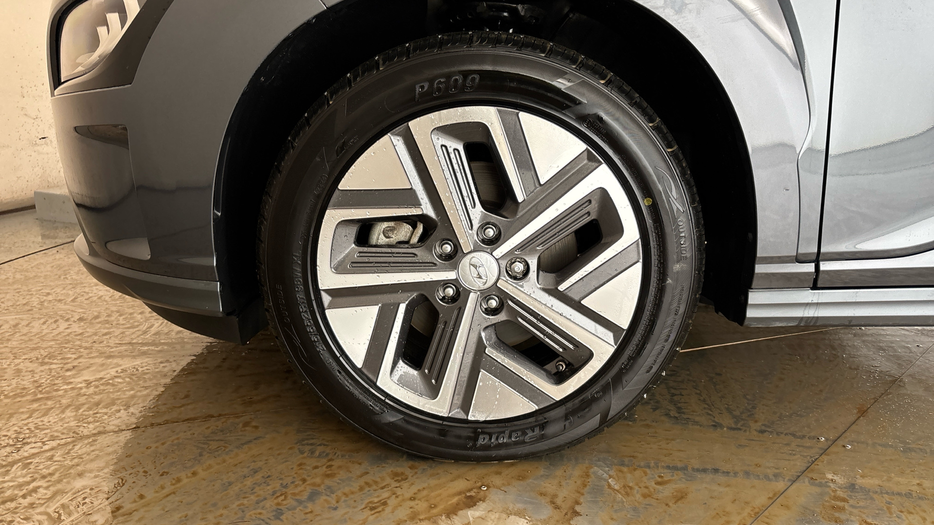 4060352 150kW Premium 64kWh 5dr Auto