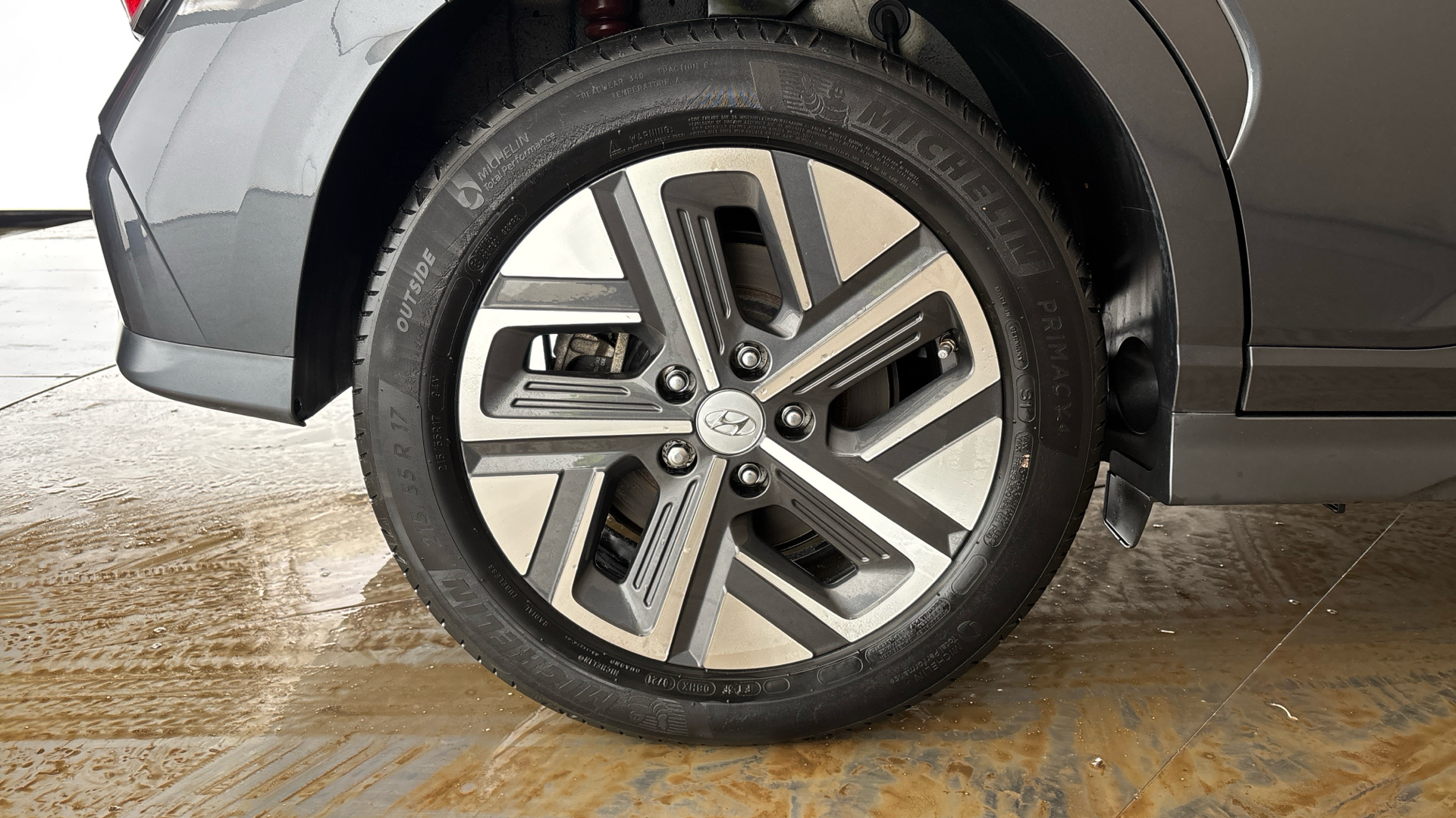 4060352 150kW Premium 64kWh 5dr Auto