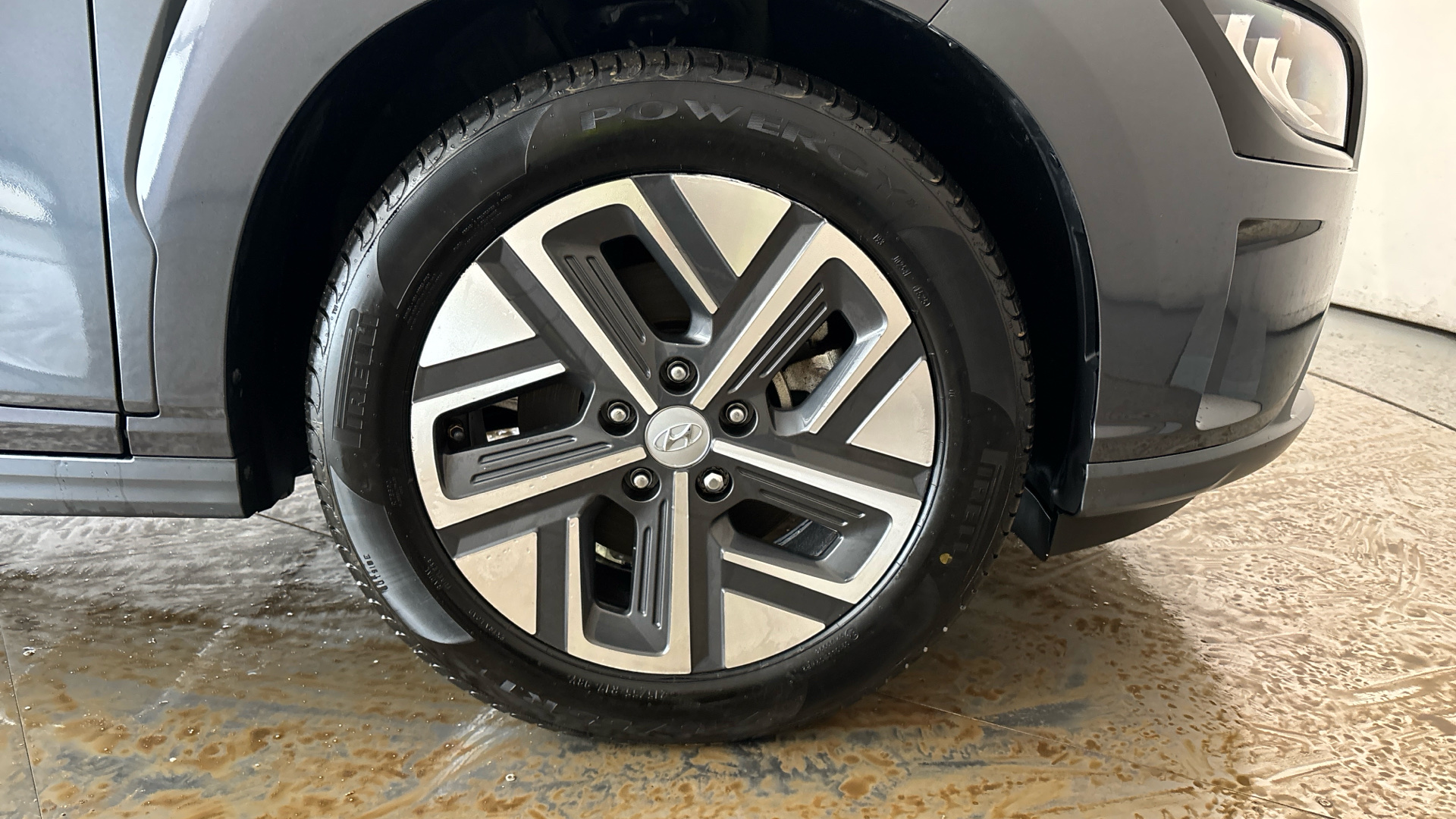 4060352 150kW Premium 64kWh 5dr Auto