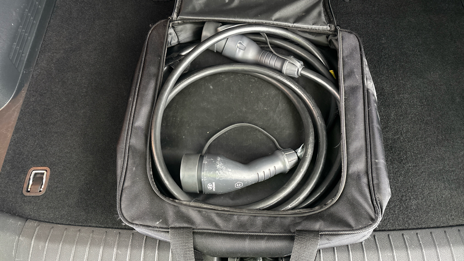 4060352 150kW Premium 64kWh 5dr Auto