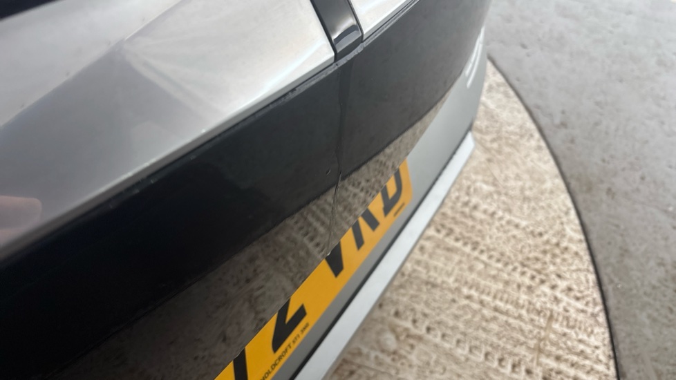 HYUNDAI IONIQ 5 scratches