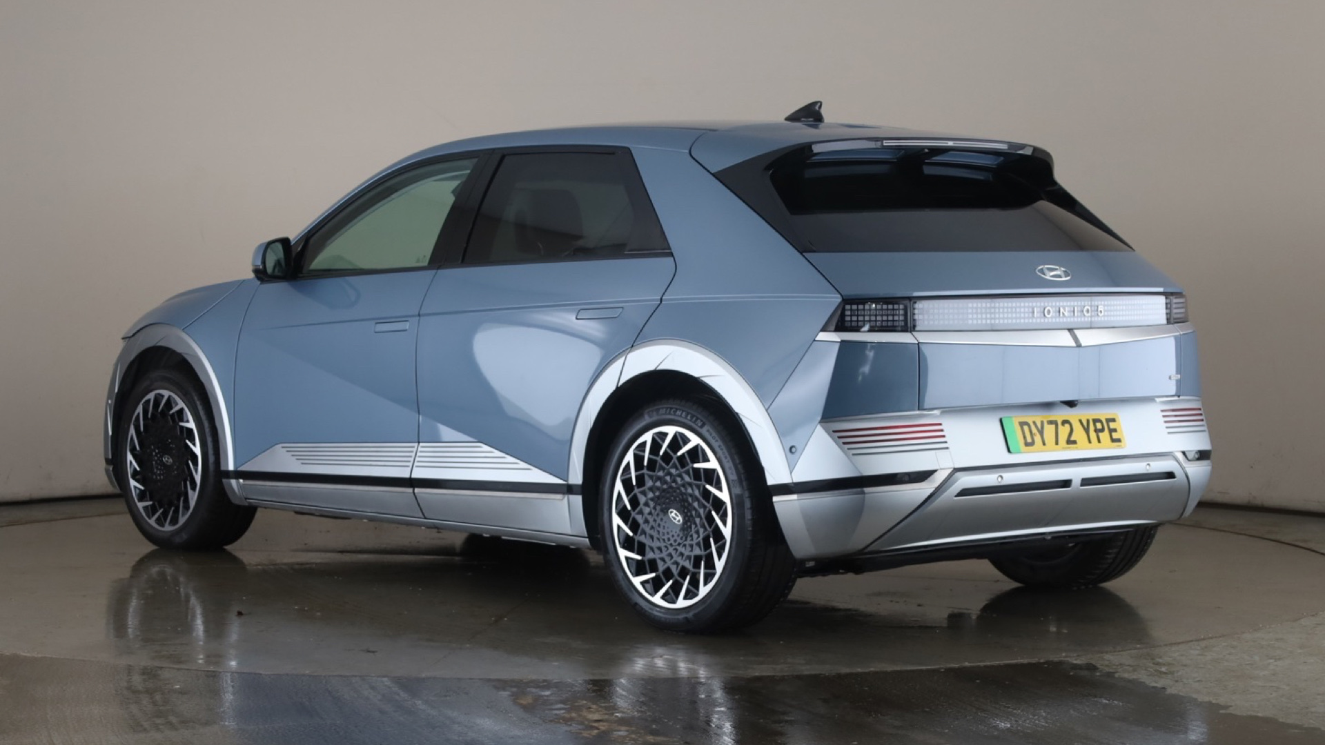 225kW Ultimate 73 kWh 5dr AWD Auto [Tech] [2022]