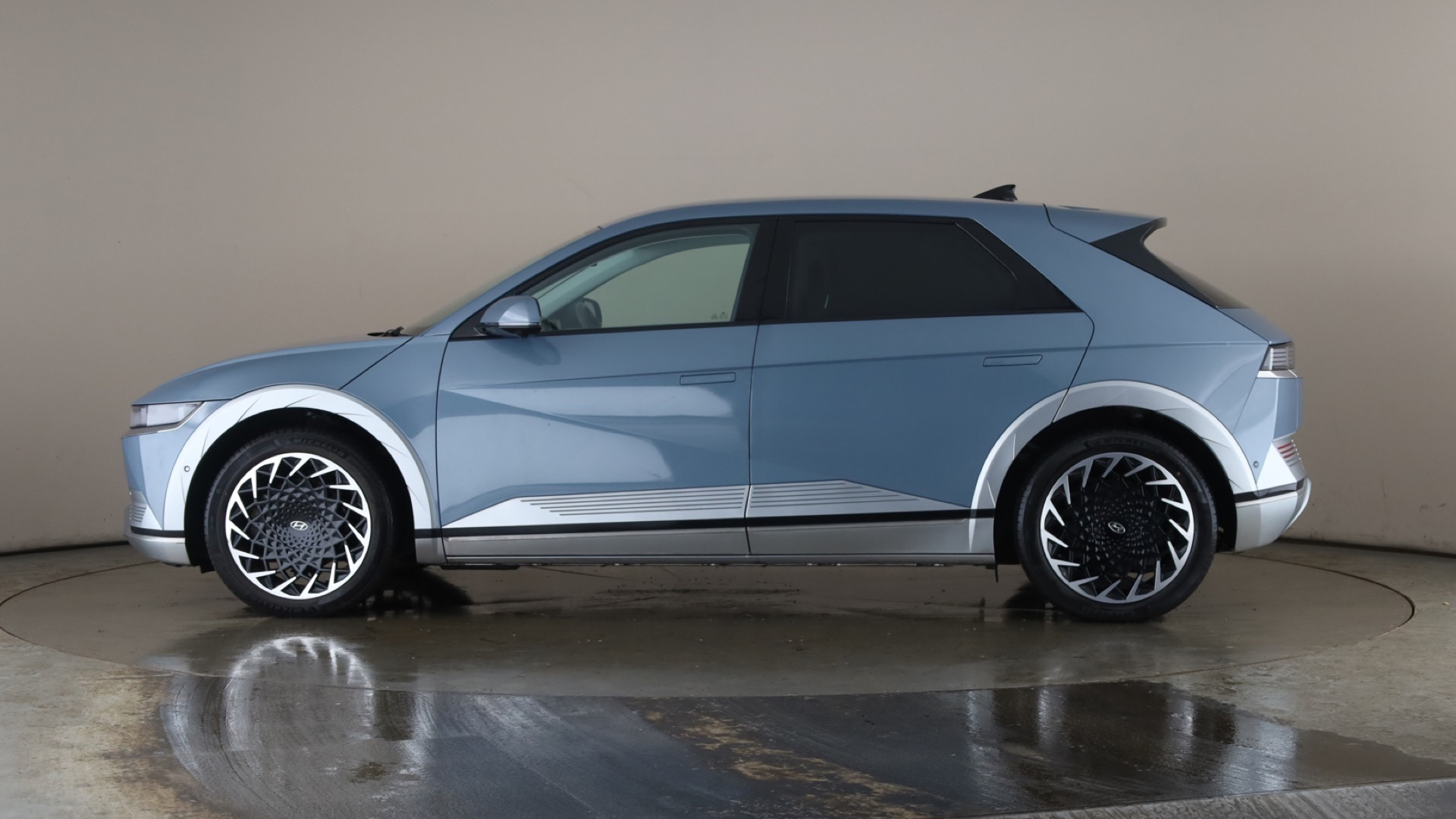 225kW Ultimate 73 kWh 5dr AWD Auto [Tech] [2022]