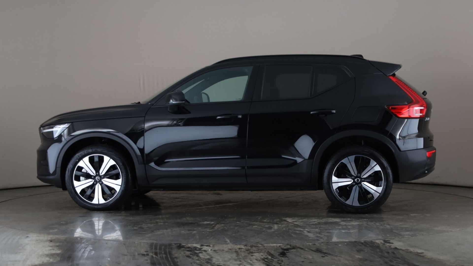 4020632 170kW Recharge Core 69kWh 5dr Auto